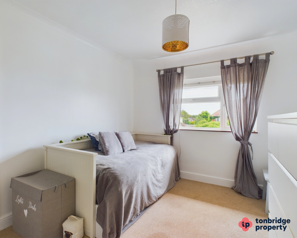 EW Giraffe Bedroom 3 Branded Edited 042