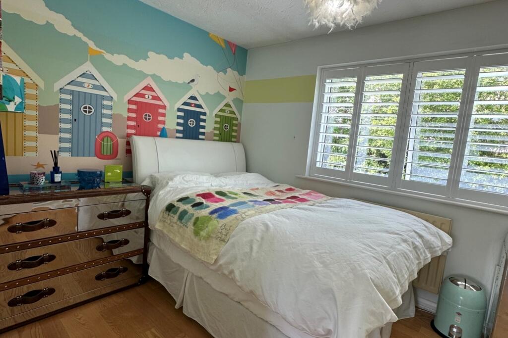 ewemove-ennelclose-master bed