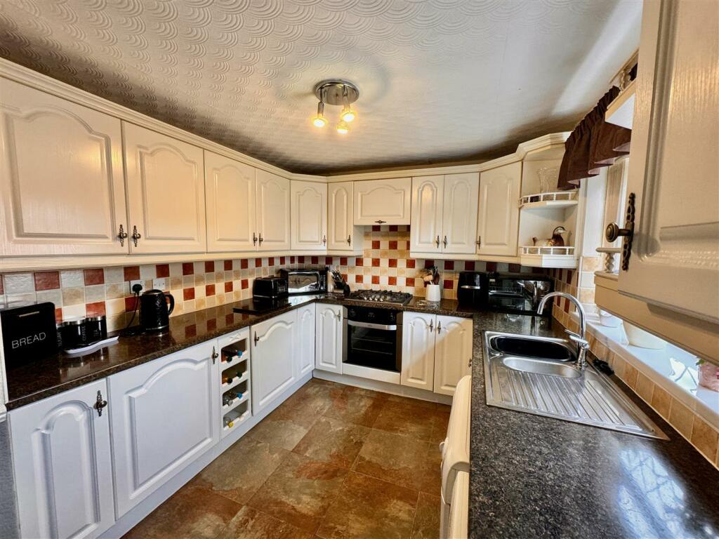 BREAKFAST KITCHEN