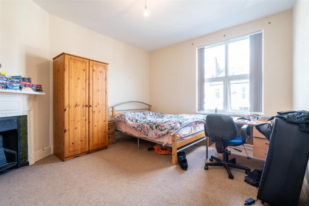 Bedroom 4_.jpg