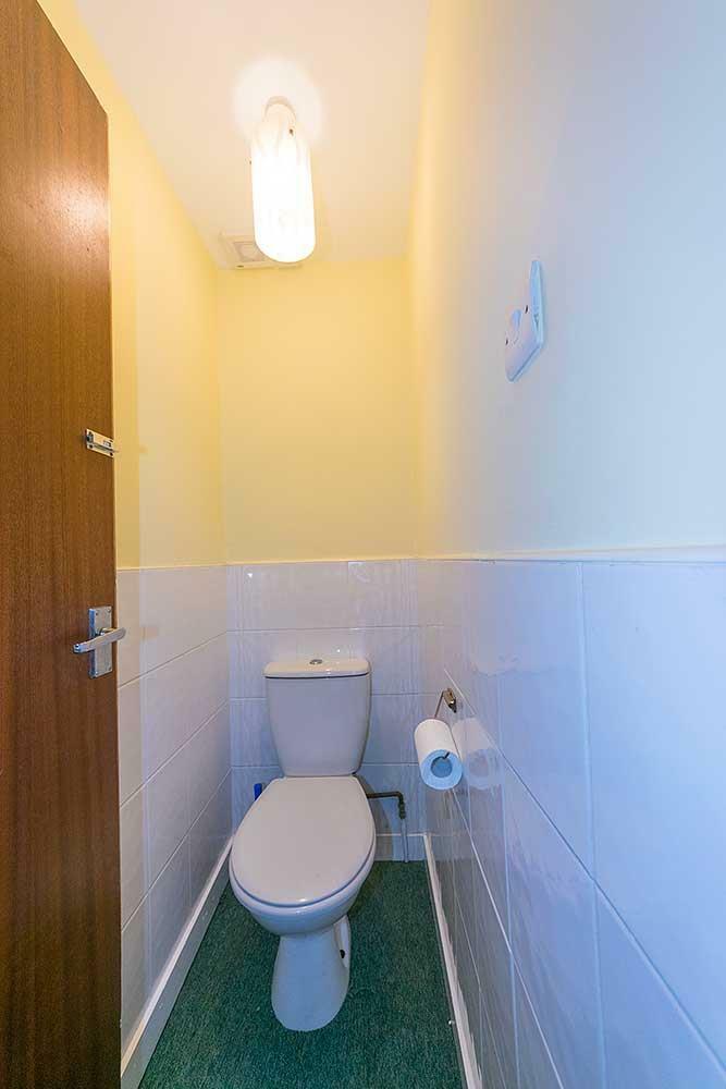 GF-toilet.jpg