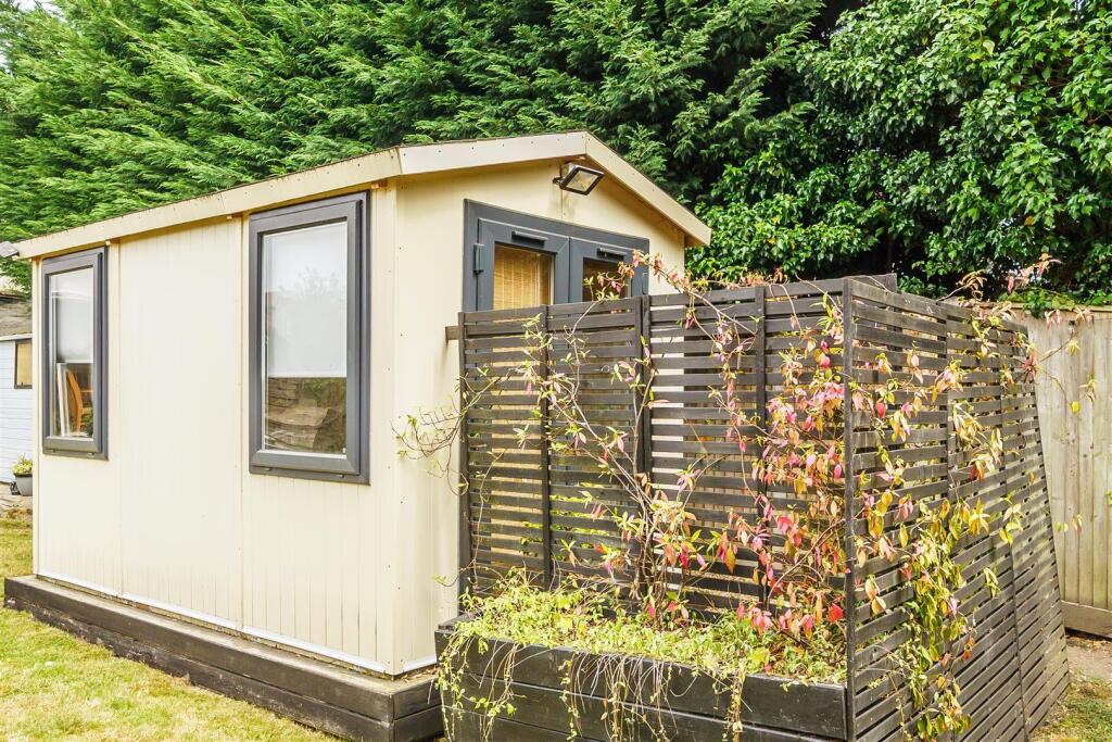 WHITESHORSE DRIVE (17).jpg