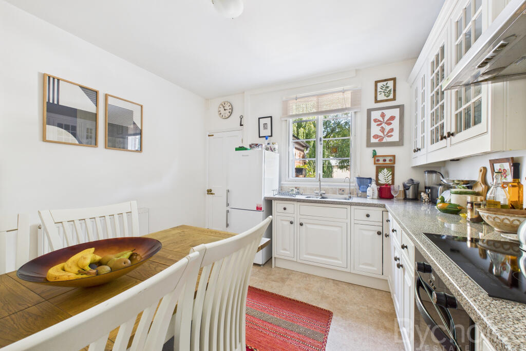 CAM05454G0-PR0042-STILL006