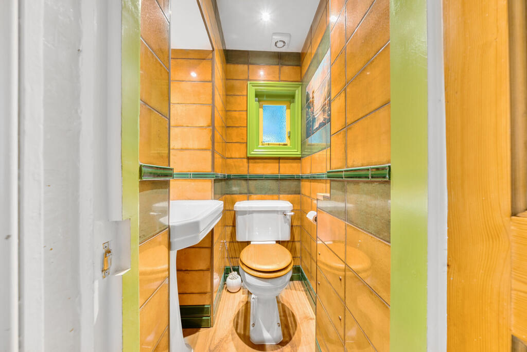 Cloakroom/WC
