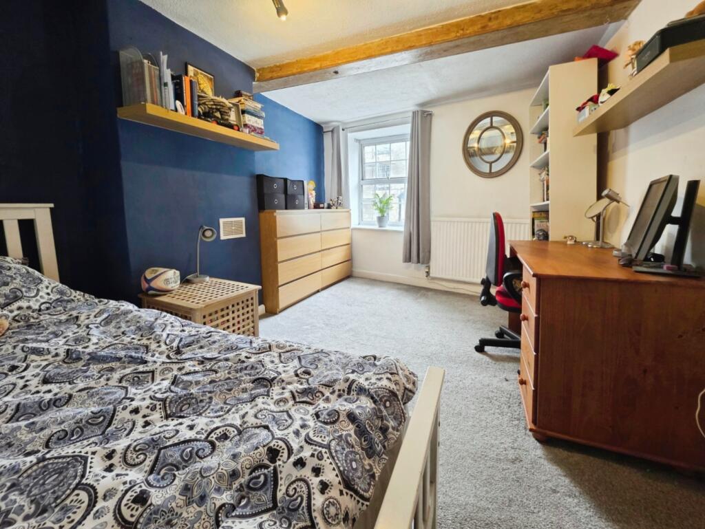 pbox-bedroom-343648.jpg