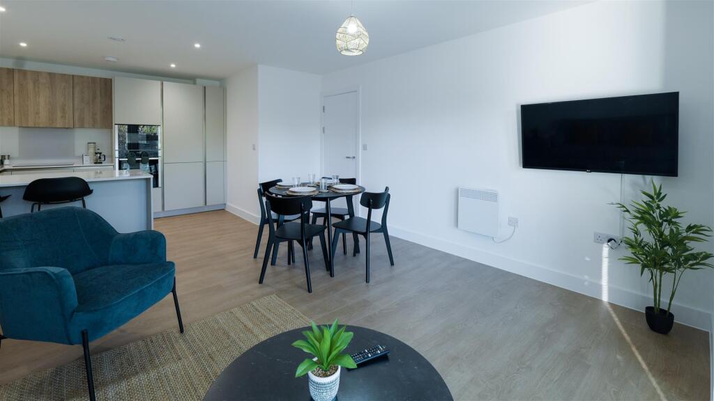 Flat 4-1001708.jpg