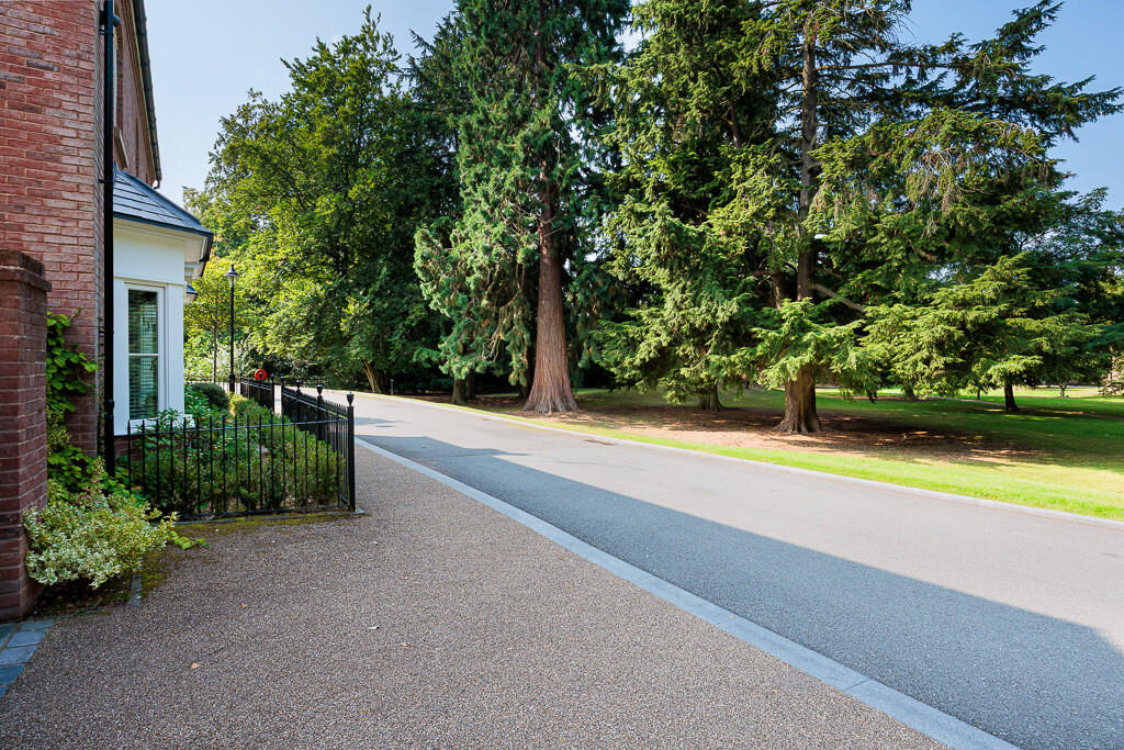 3_churchill_avenu...