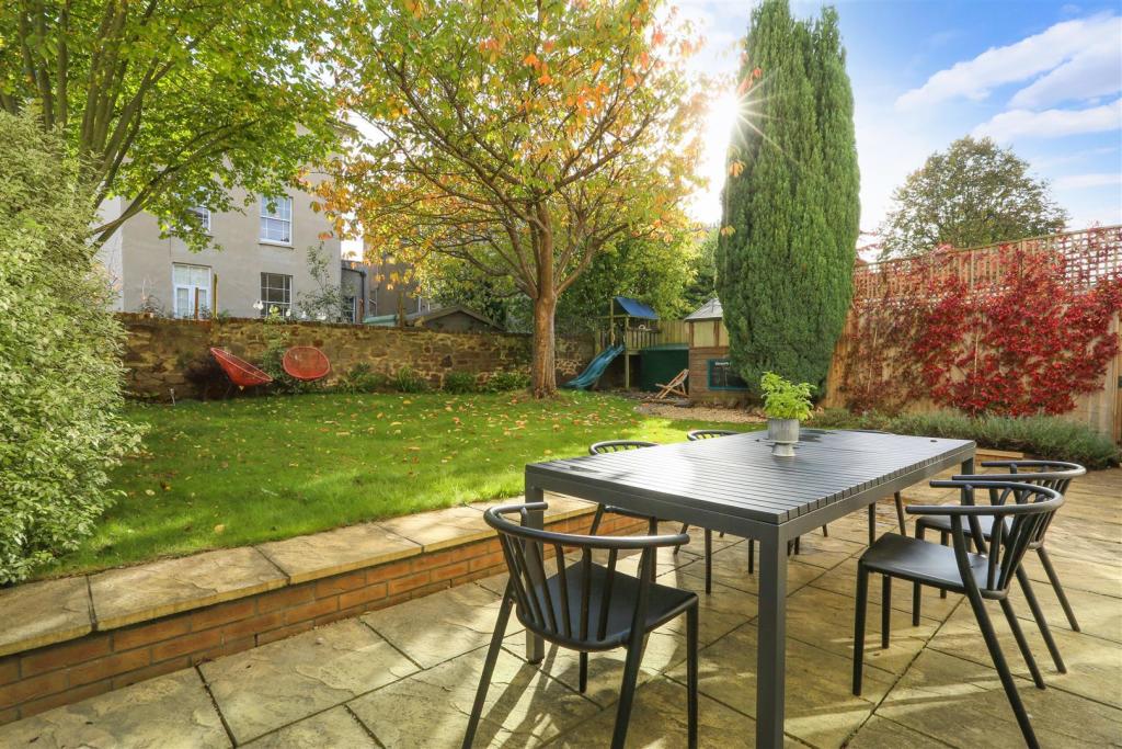 Garden Flat 19 Westfield Park 13.jpg