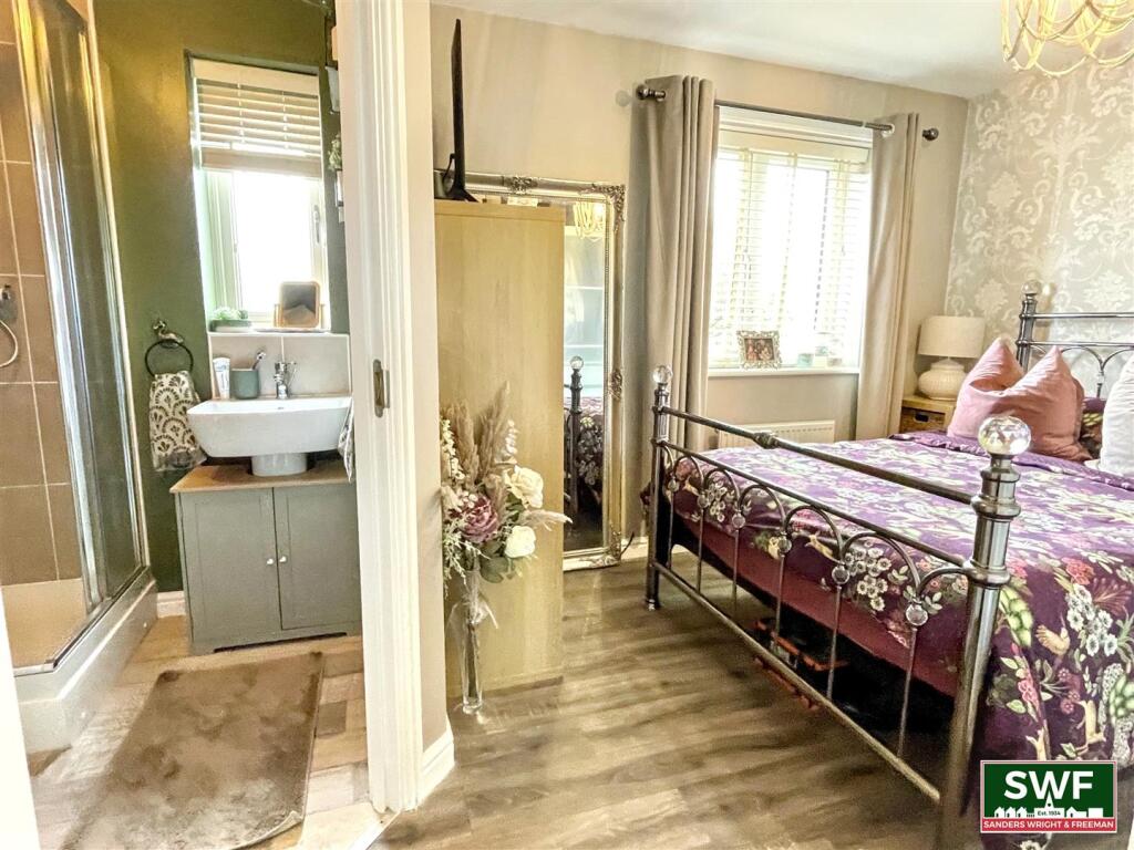 Bed1&amp;ensuite.jpg