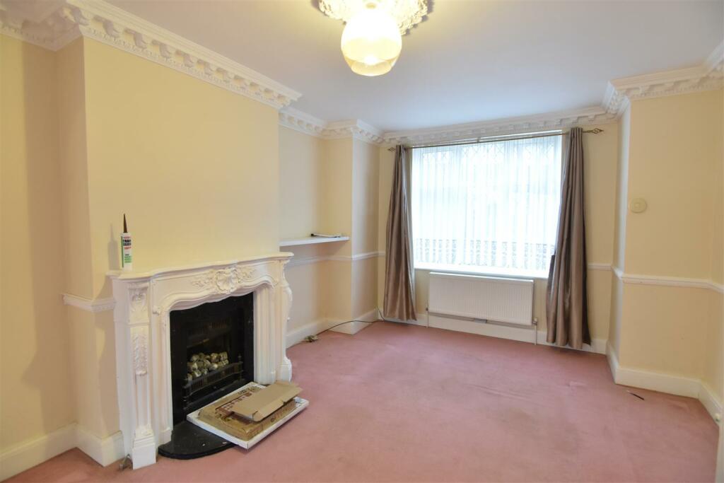 Lounge (front view)