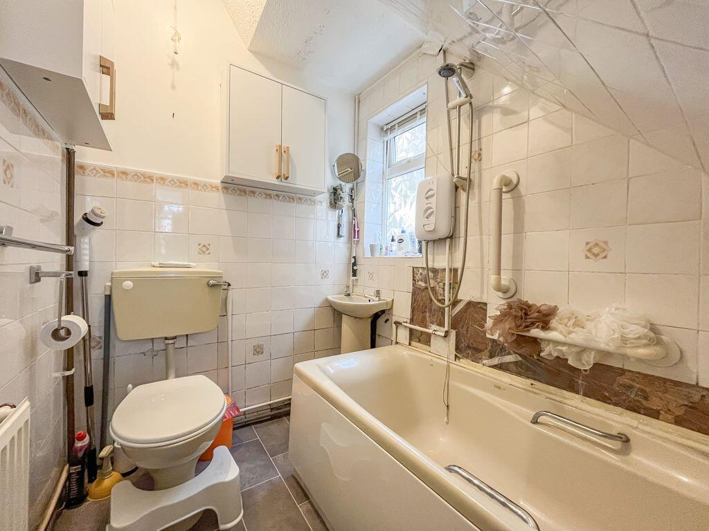 GROUND FLOOR BATHROOM