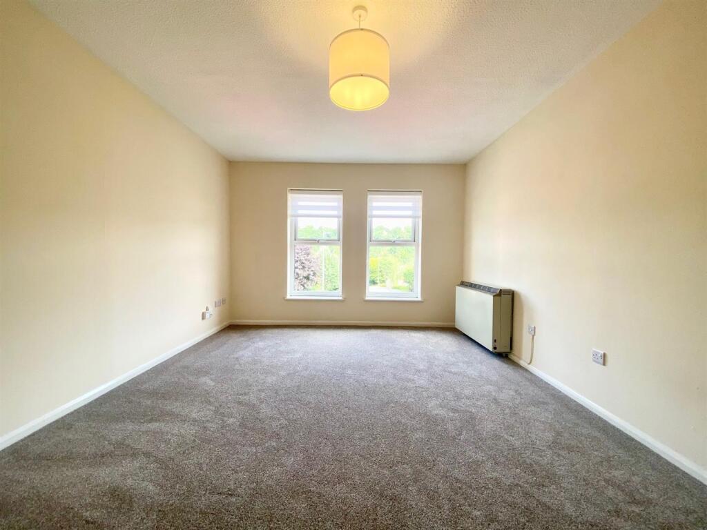 Lounge 3.jpg
