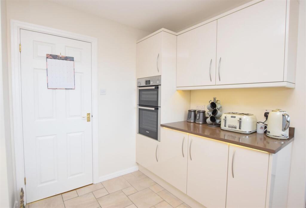Kitchen V2.JPG