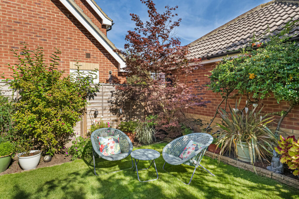 GARDEN SEATING