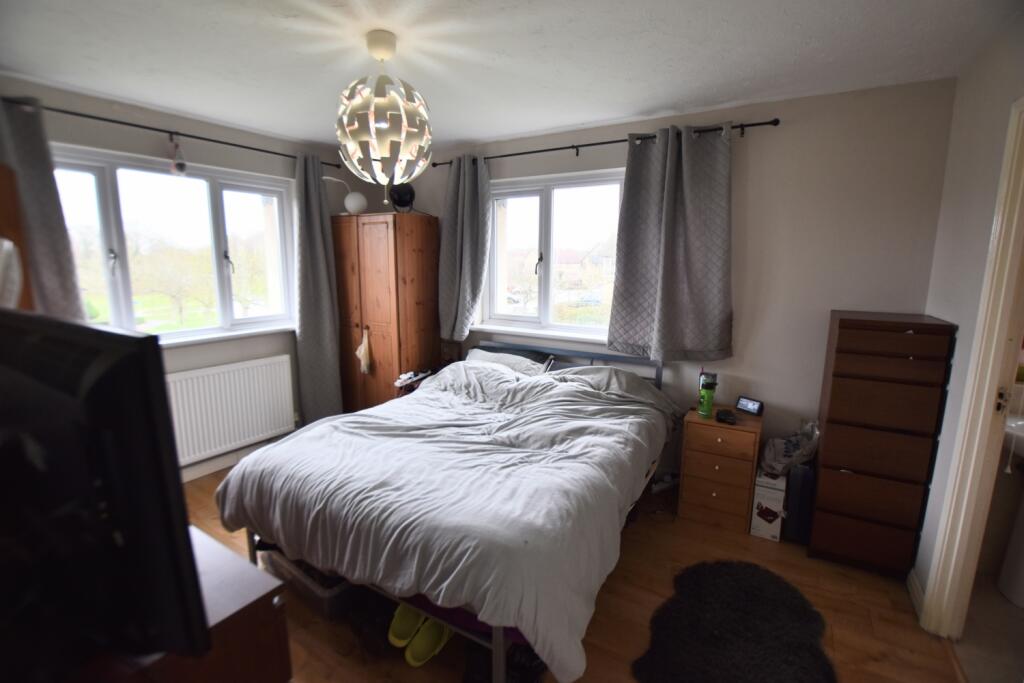 72 Pimpernel main bedroom