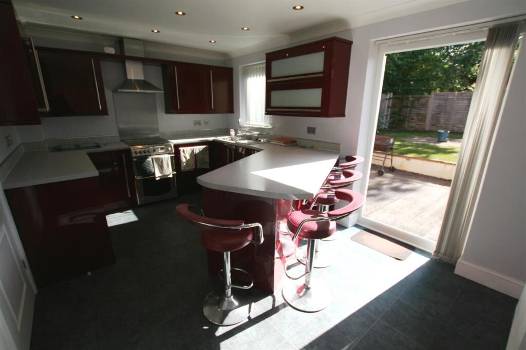leasoweclose,2kitchen2.JPG