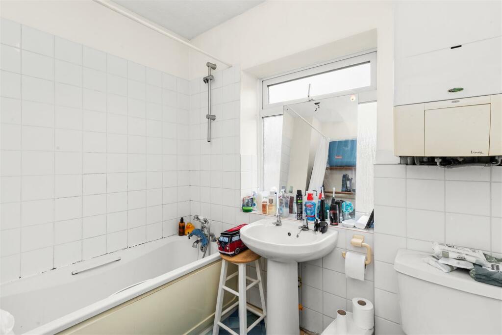 Flat 92a Bathroom.jpg