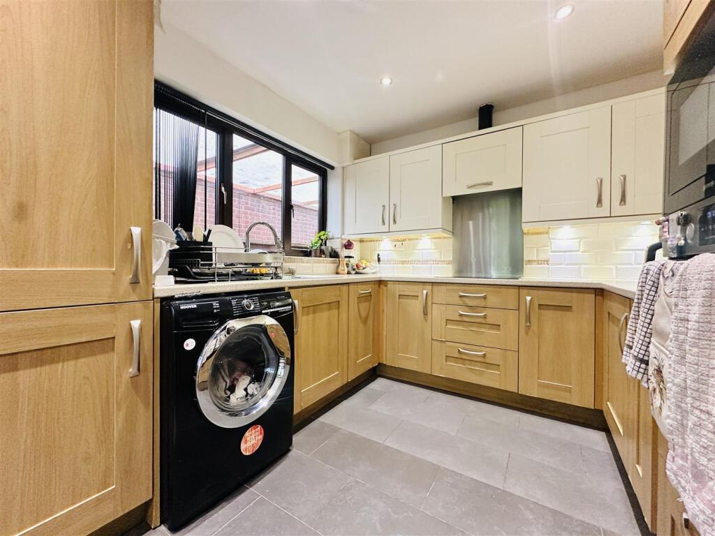 KITCHEN AND DINER