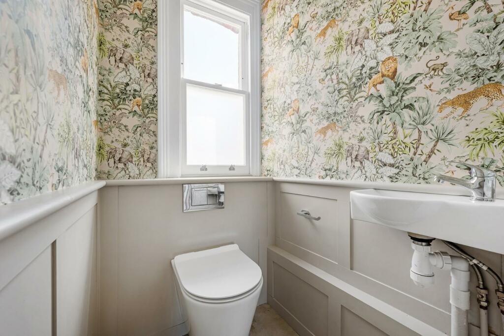 Bathroom (2).JPG