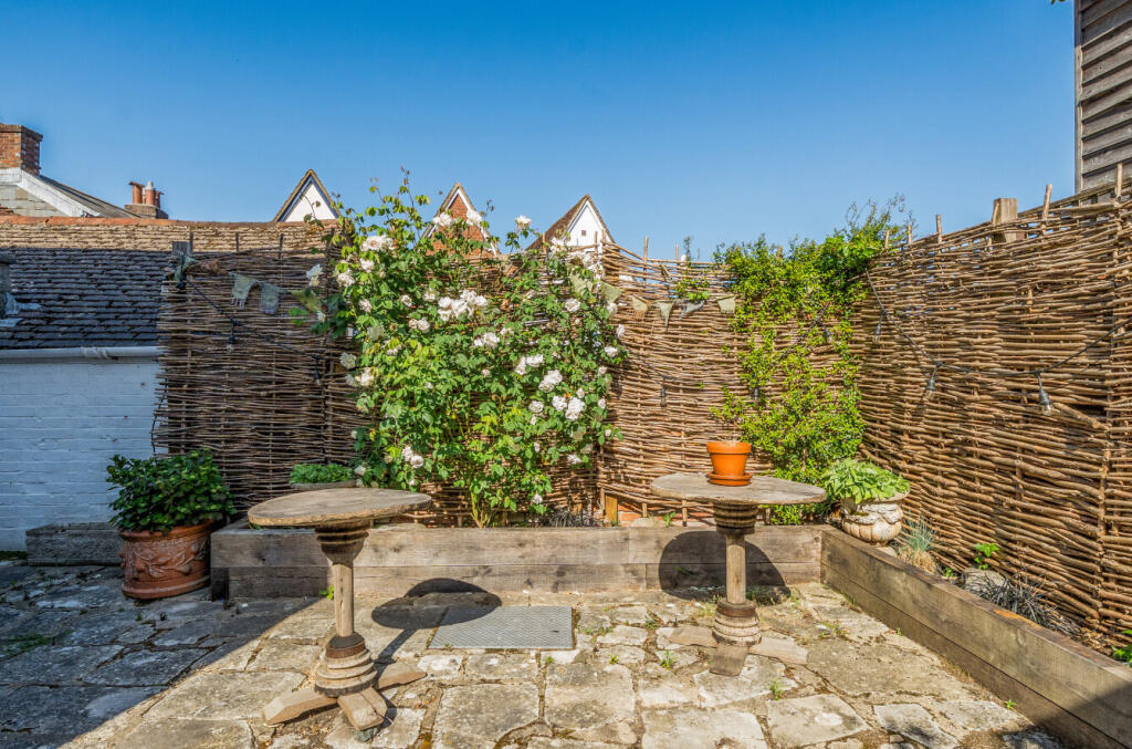 1282734-4-68276eb...