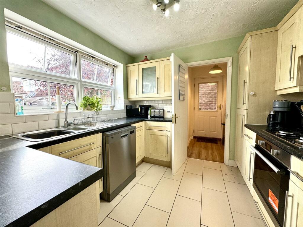 KITCHEN: