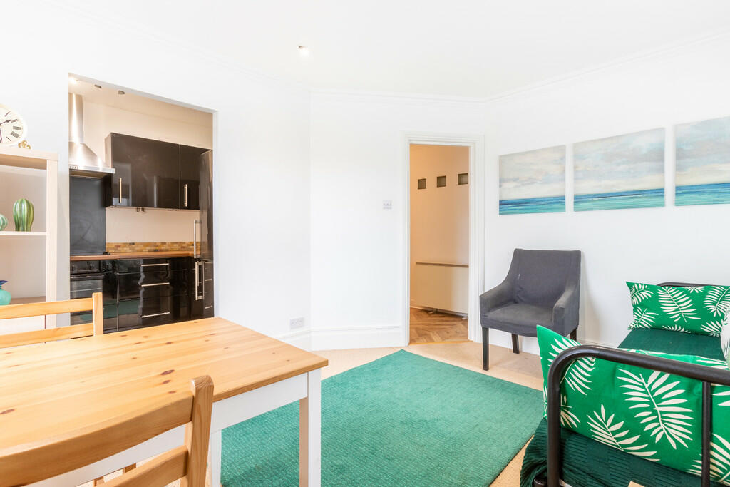 Open Plan Living/...