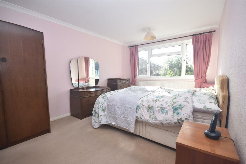 Bedroom 1.jpg