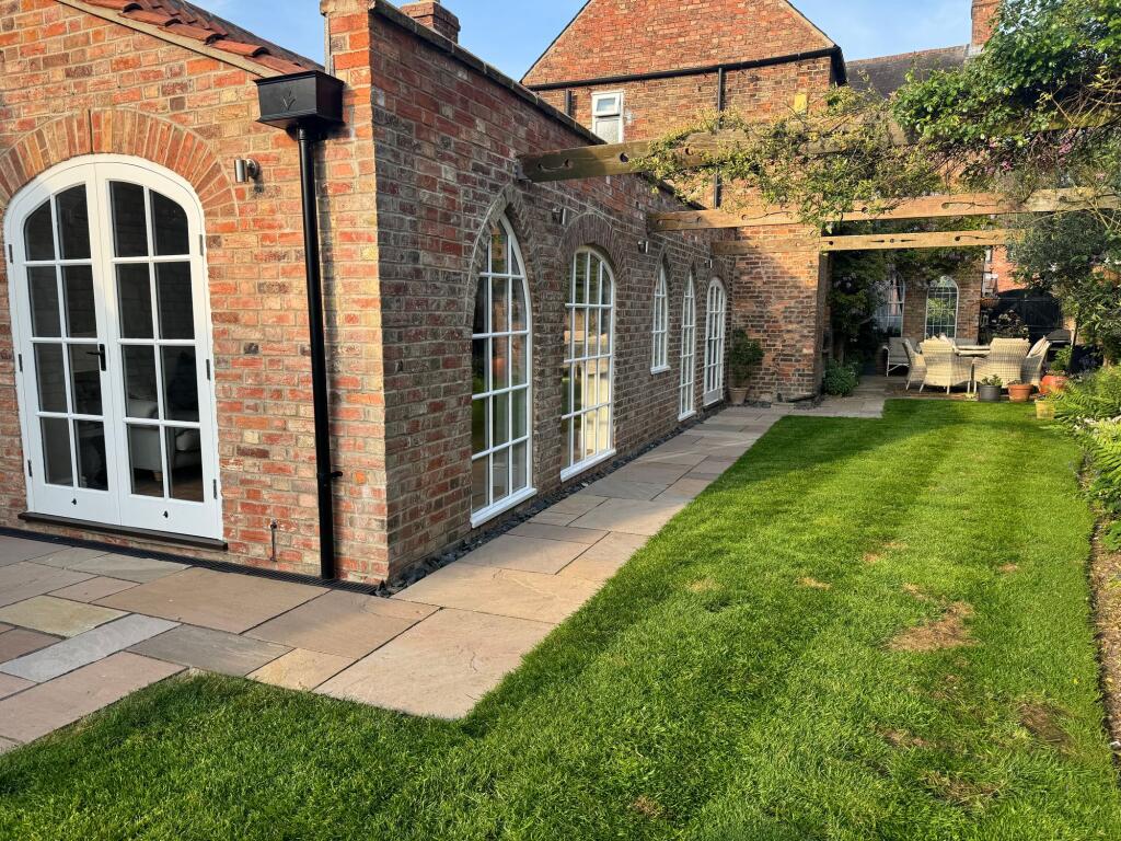 Garden, 12 High Street, Stilton