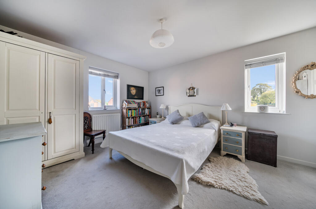 1370683-7-68f8b61...