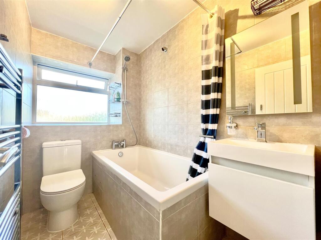Family Bathroom/ WC