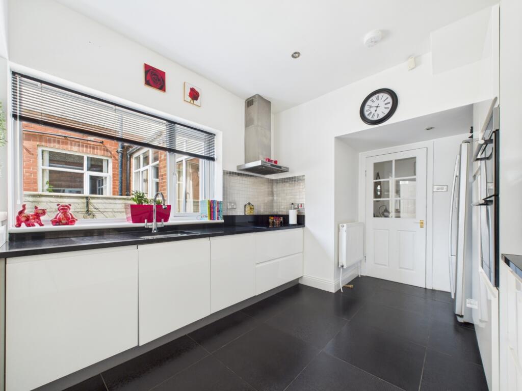 CAM02195G0-PR0083-STILL027