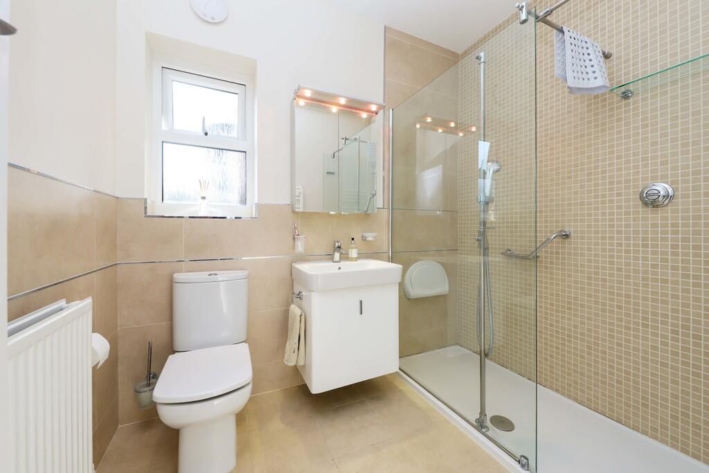 27 Hillside Cresc...