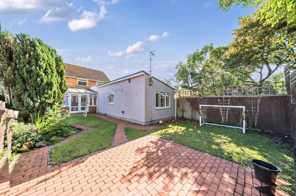 1348934-4-68b9a9d...