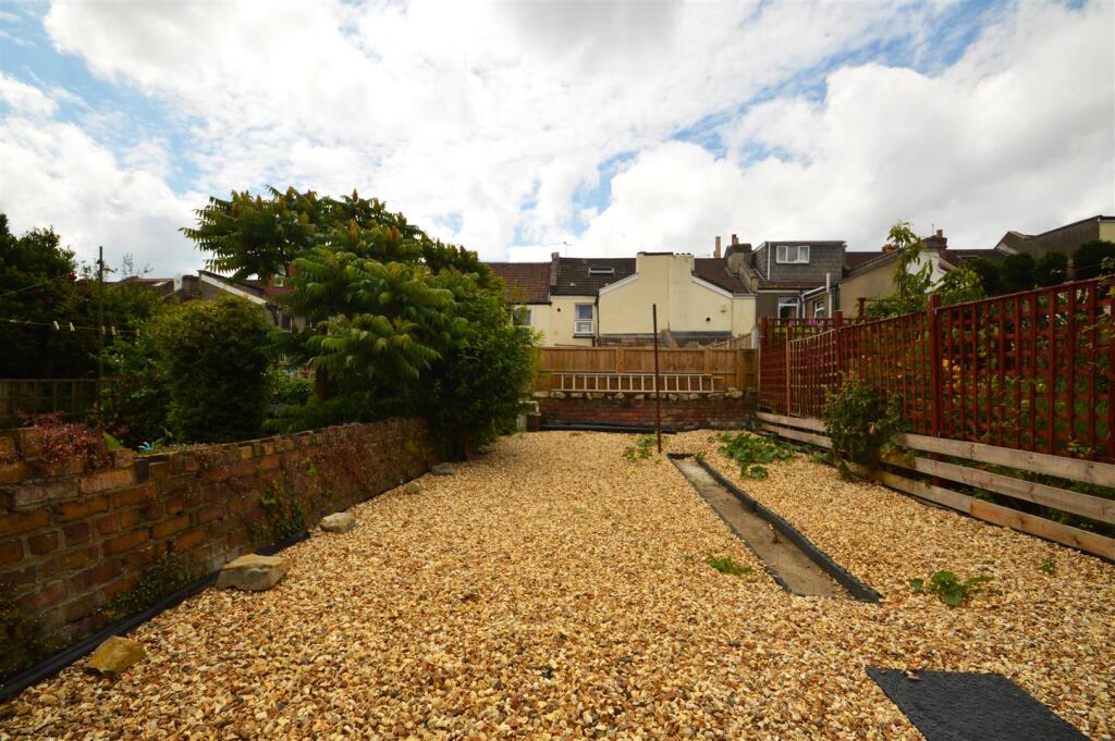 12 Olvestone Road (5).JPG