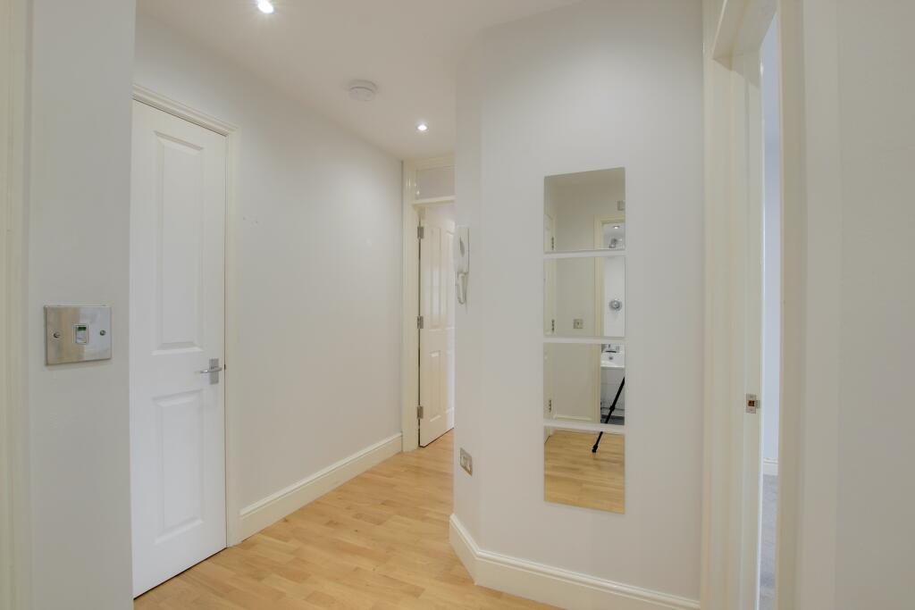 6 HALLWAY.jpg