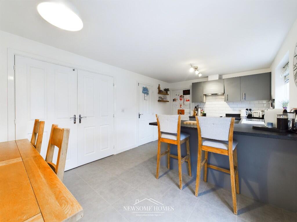 Kitchen/ Dining Room