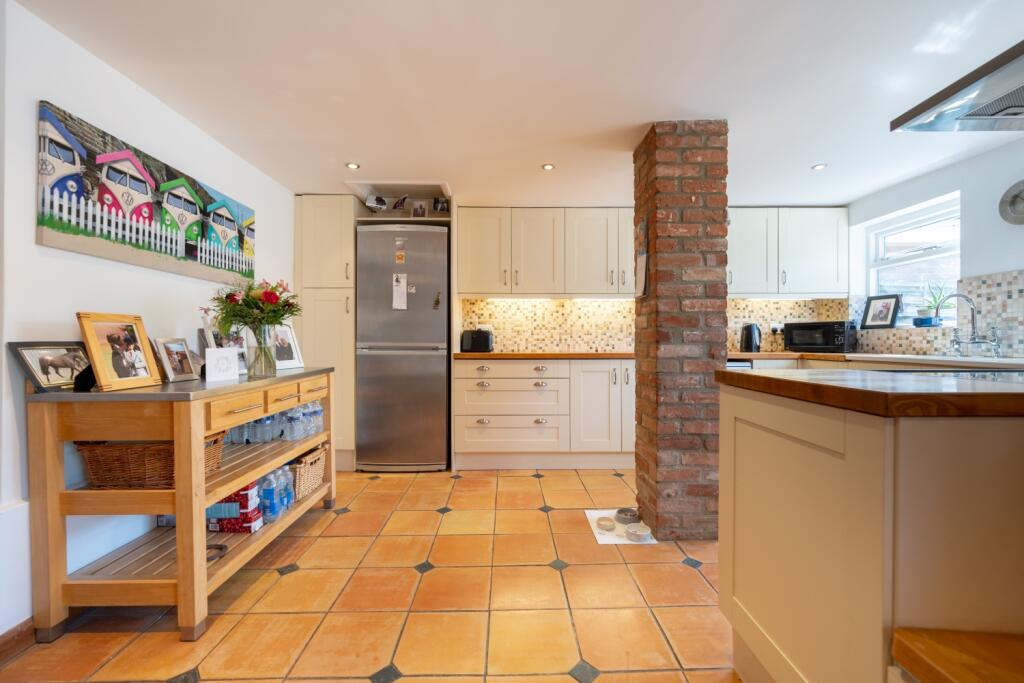 20240916125610 - 74A00523-HDR - 2 Blacksmiths Cott