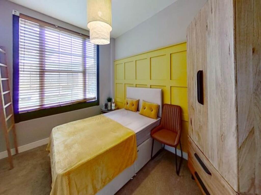 F2-Windsor-House-Bed