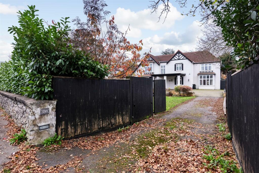 Driveway Entrance.jpg