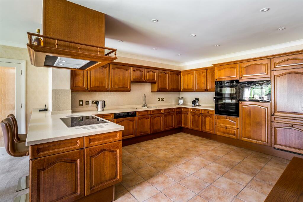 7 Dyke Close-119.jpg
