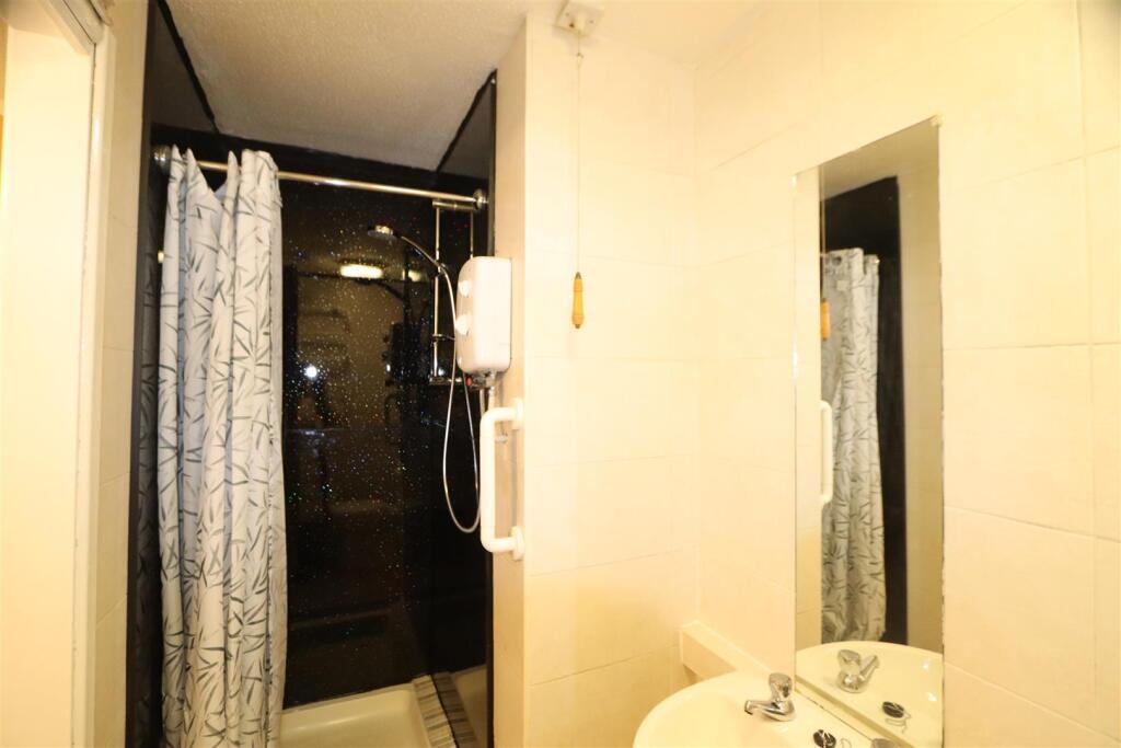 Bathroom.JPG
