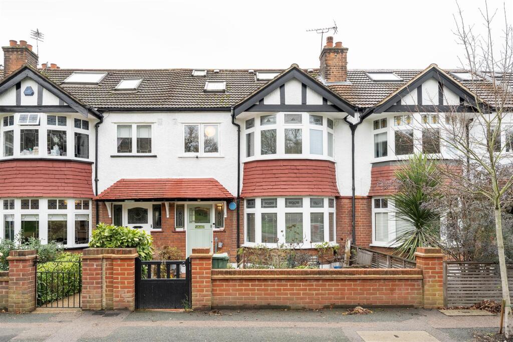 Beacontree Avenue, E17