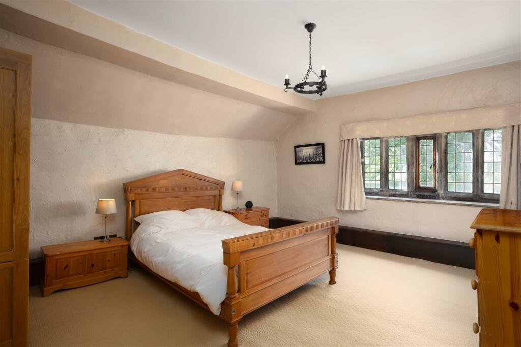 bED EDIT.jpg