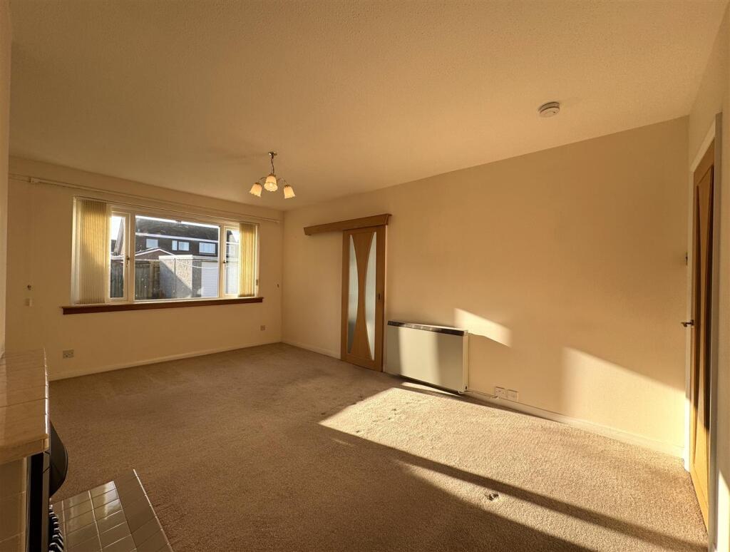 LOUNGE 2.JPG