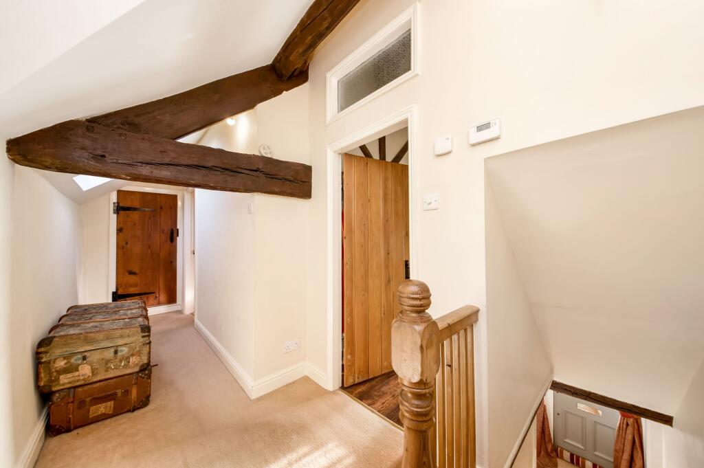FIRST FLOOR LANDING