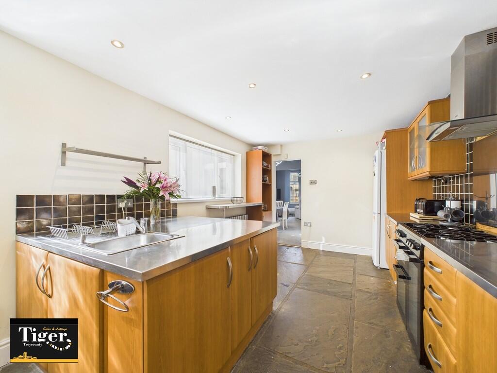 CAM02176G0-PR0541...