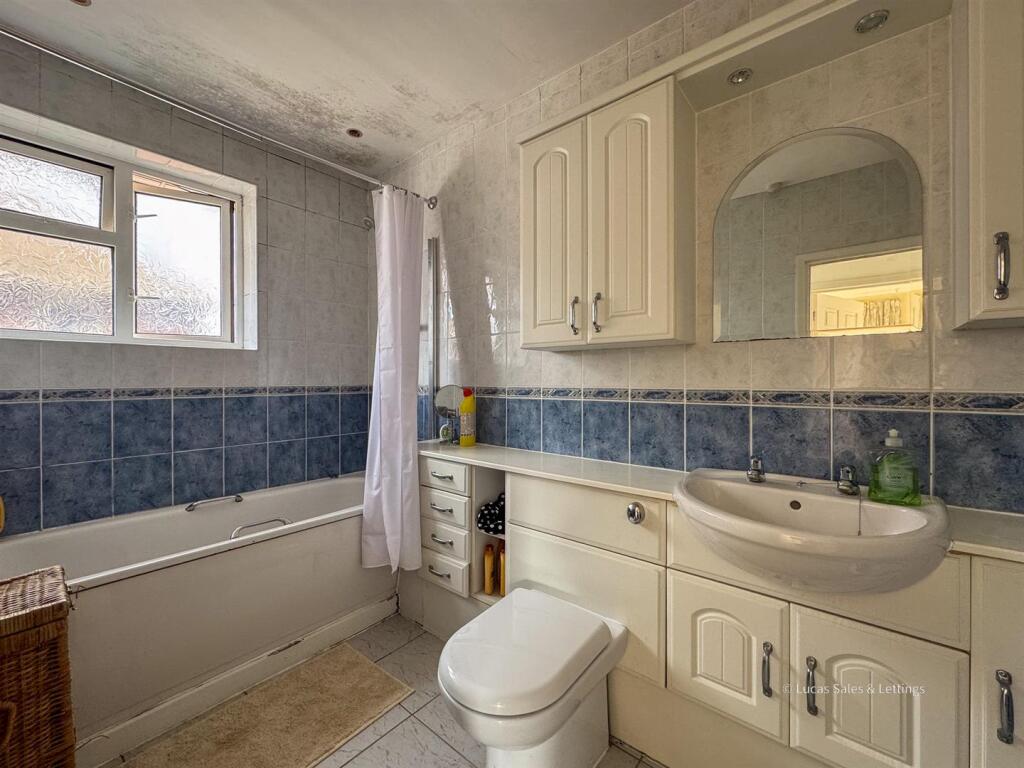 17 Greenfield Ave Kettering-15.jpg