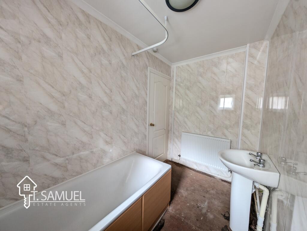 FLAT BATHROOM