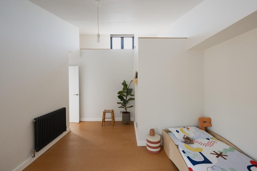 296820 - 67 Shoebury Road, Southend-on-Sea-6.jpg