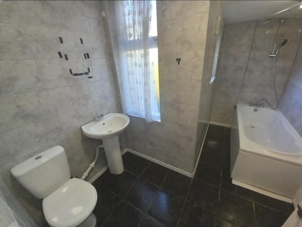 GROUND FLOOR BATHROOM